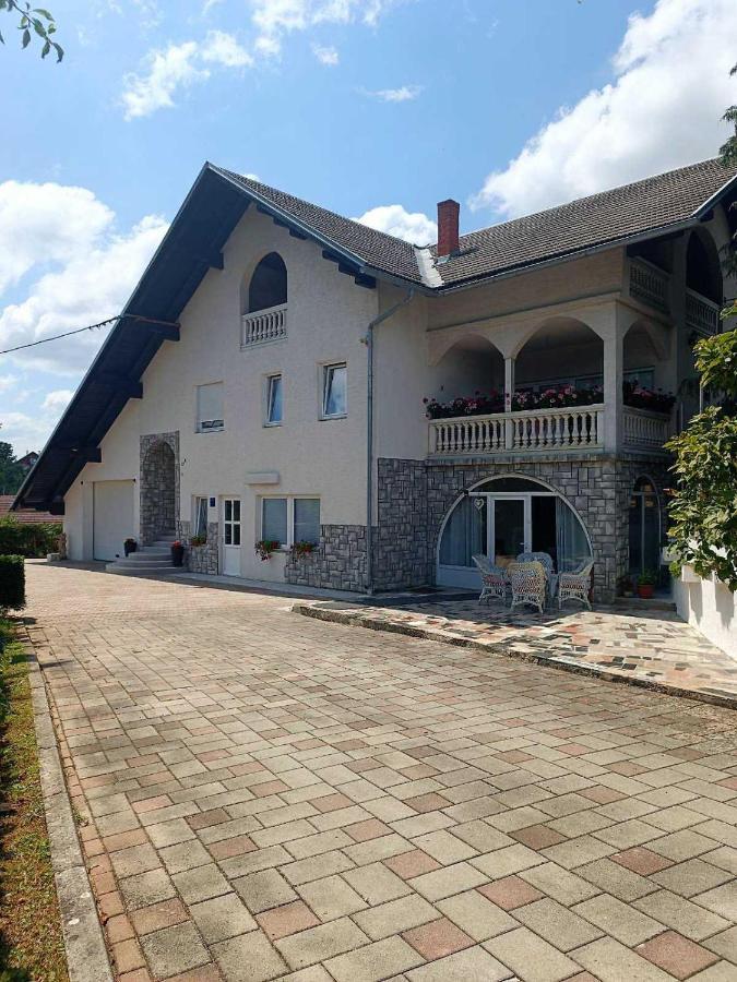 Studio Apartman Brletic Tounj Екстер'єр фото