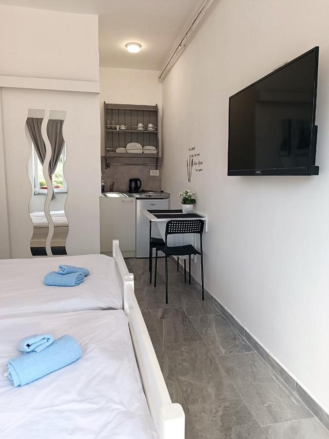 Studio Apartman Brletic Tounj Екстер'єр фото