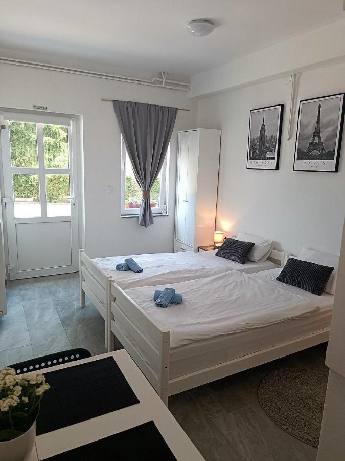 Studio Apartman Brletic Tounj Екстер'єр фото