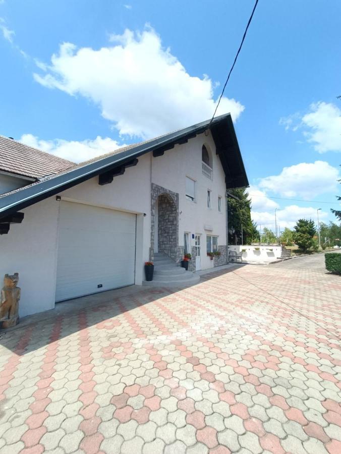 Studio Apartman Brletic Tounj Екстер'єр фото